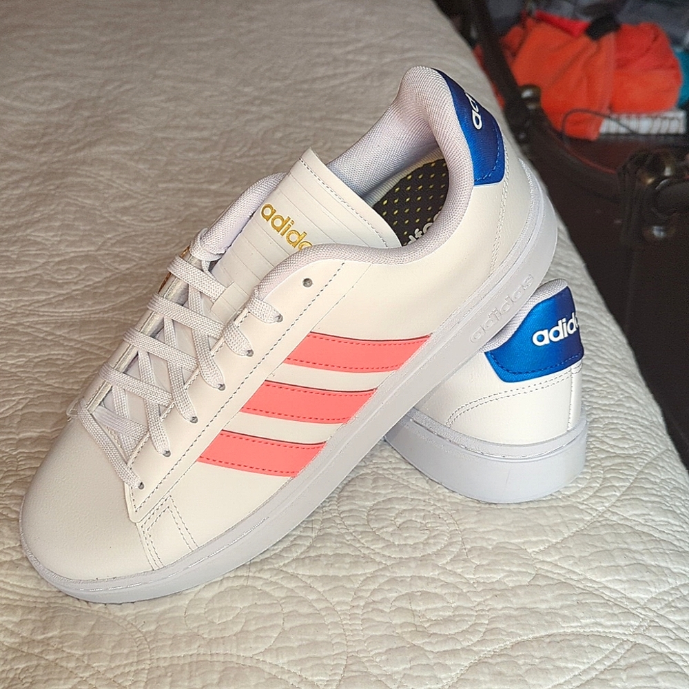 NWT Adidas women's sneakers